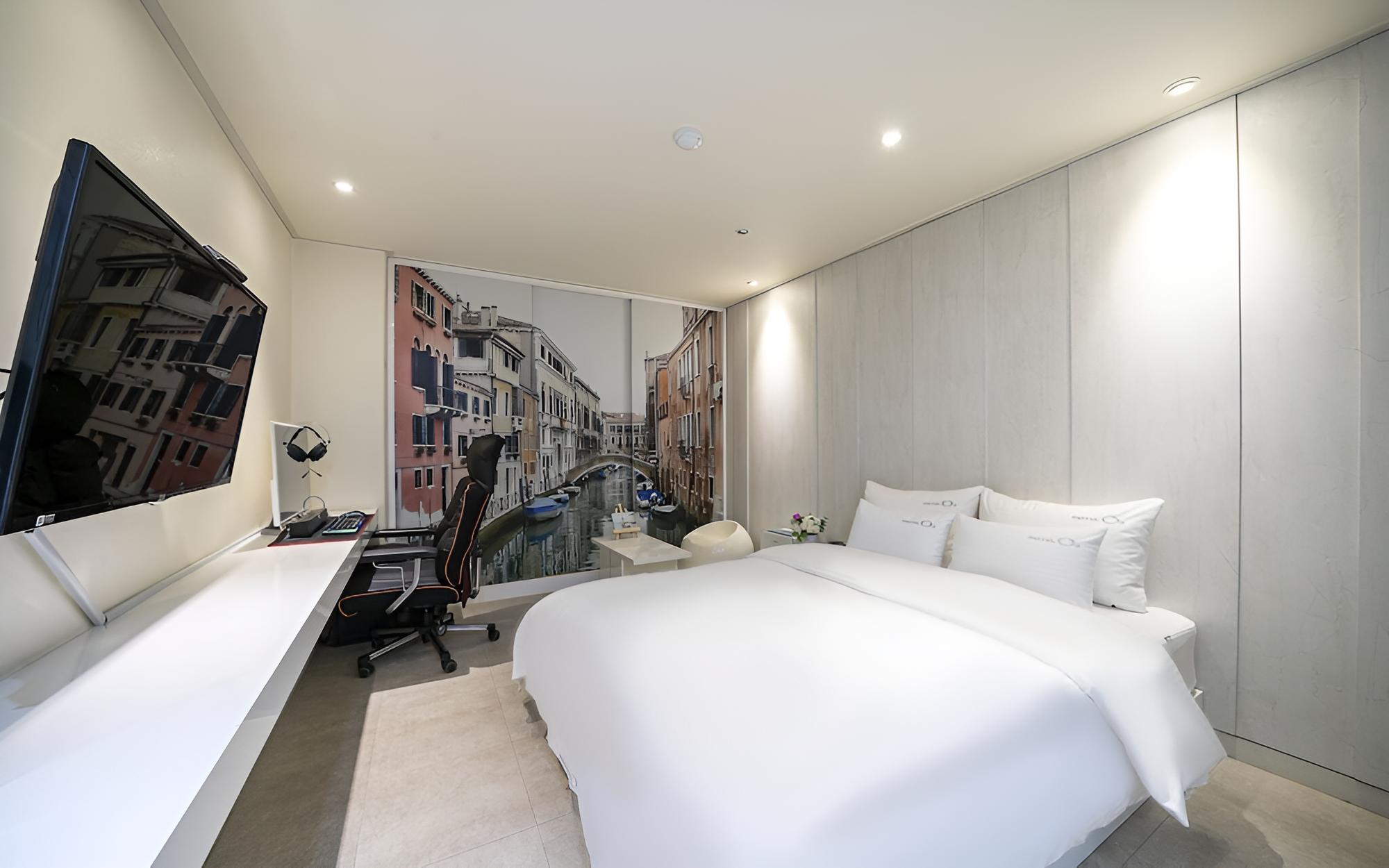 Room (VIP High Performing PC room (TV Netfl)
