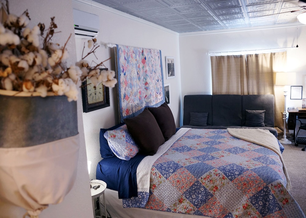 Luxury Room, 1 Bedroom, Refrigerator & Microwave