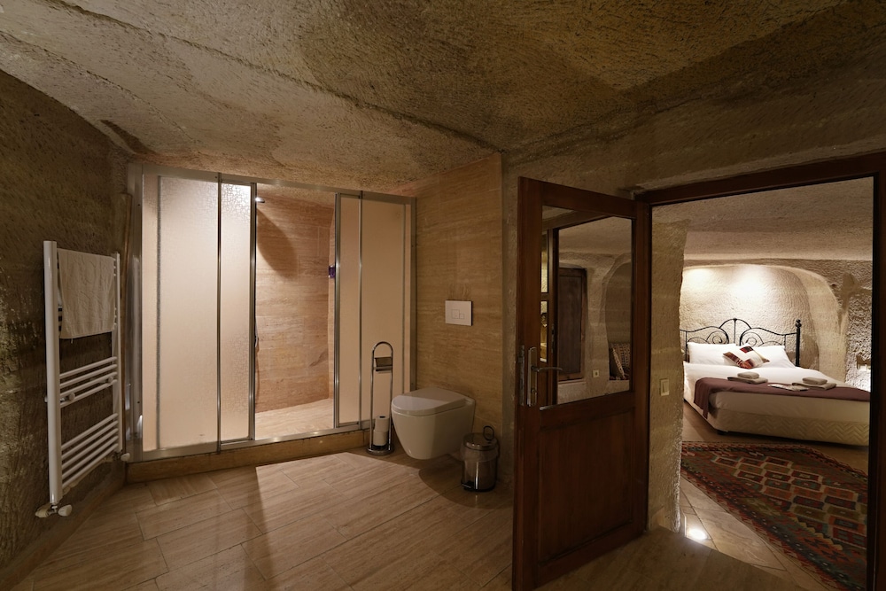 Cave Suite photo 2