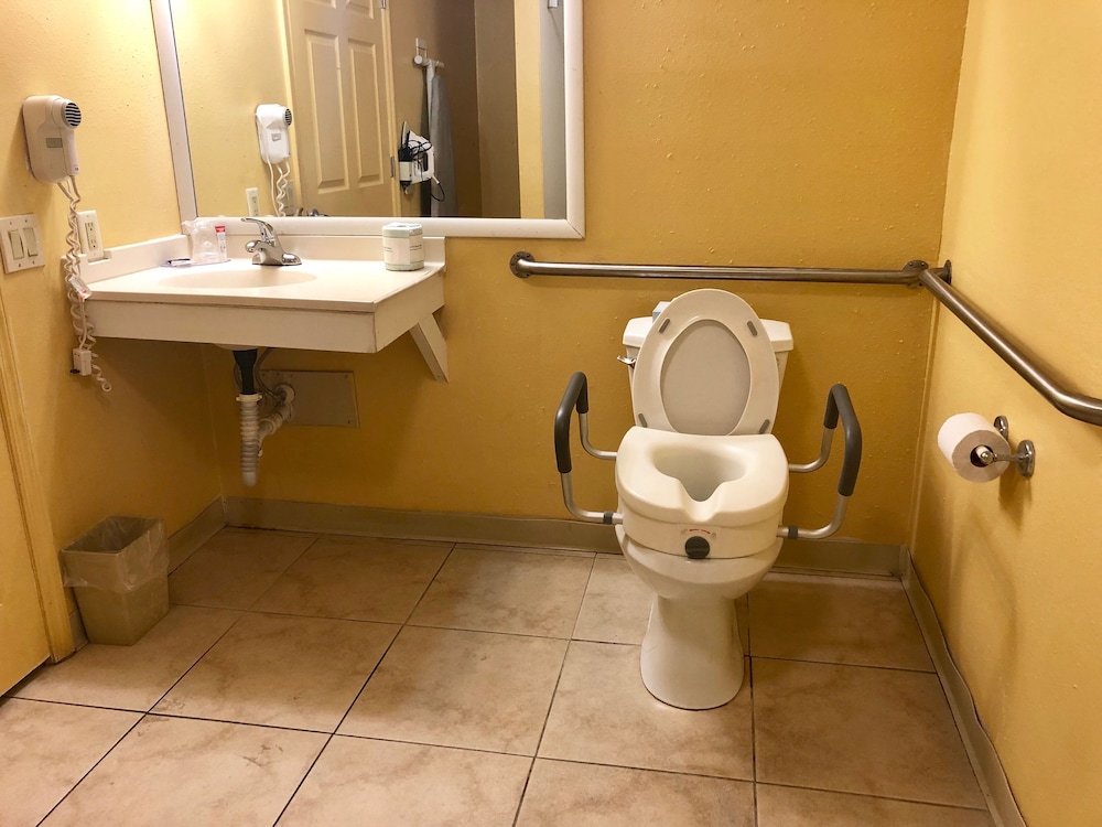 Room, 1 King Bed, Accessible, Non Smoking (Patio) - Photo 4