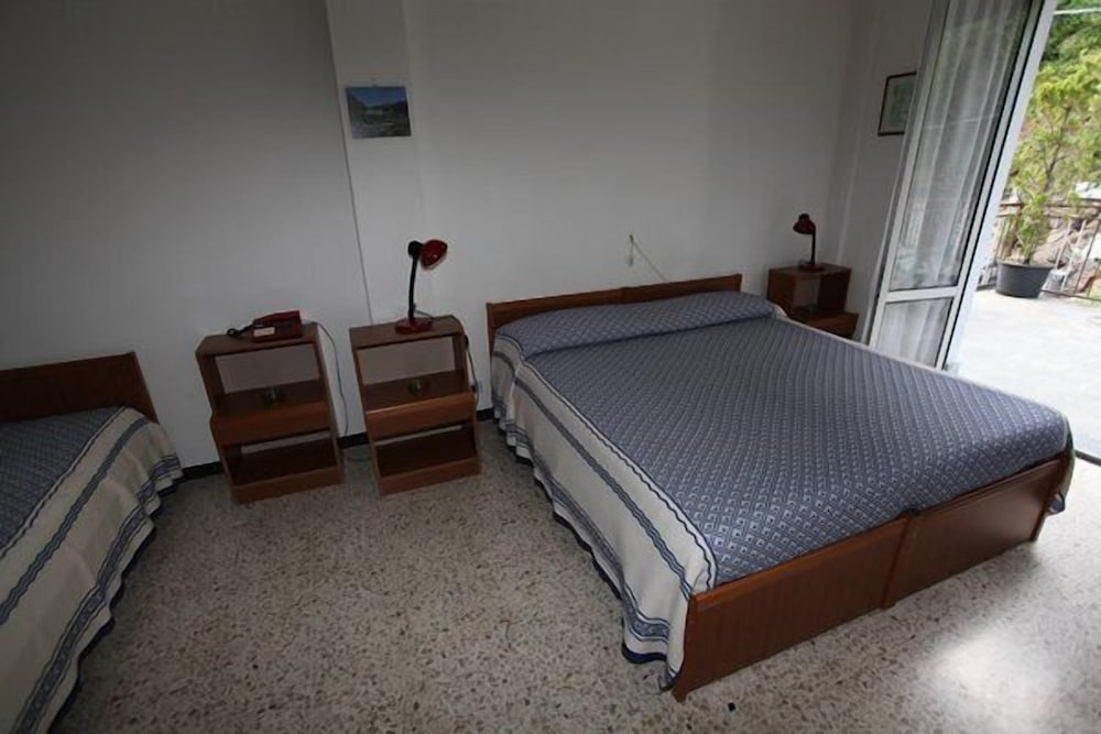 Standard Triple Room, Valley View photo 2