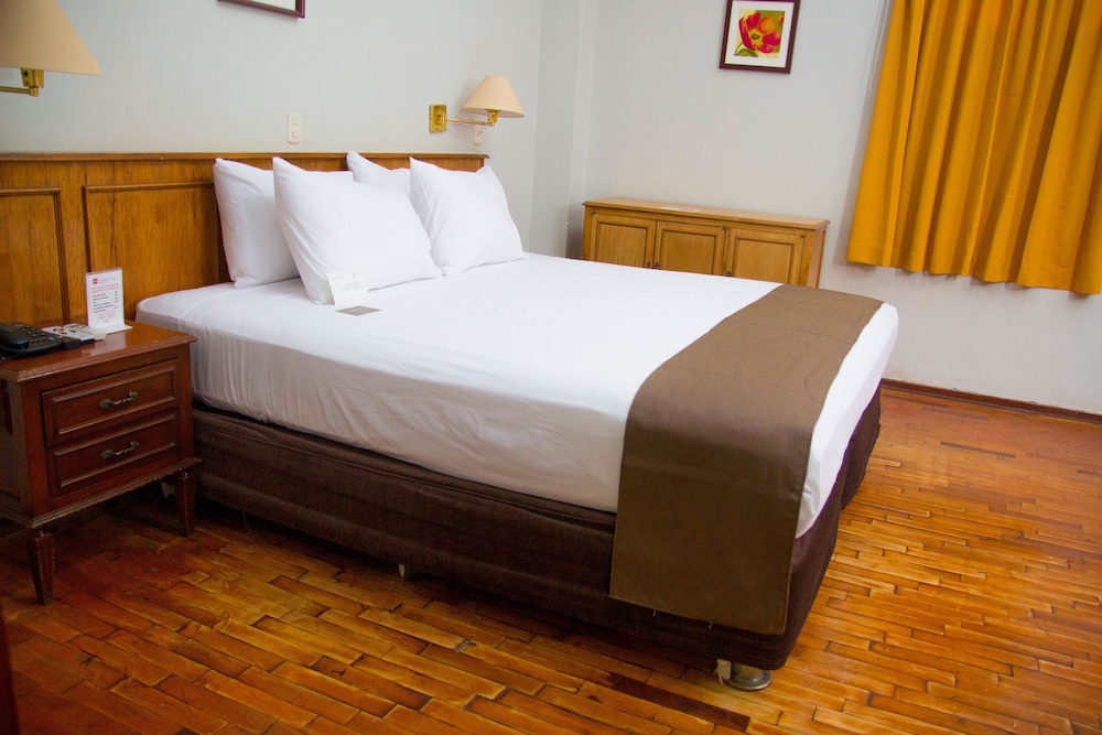 Double Room, 1 Queen Bed photo 3