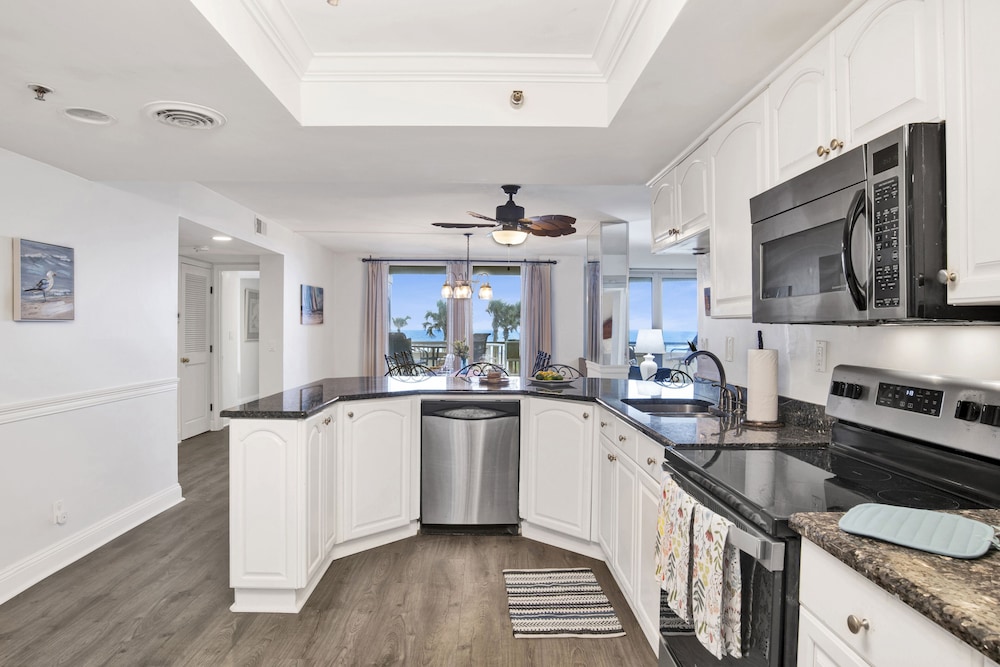 Comfort Condo, 3 Bedrooms, Balcony, Beach View photo 2