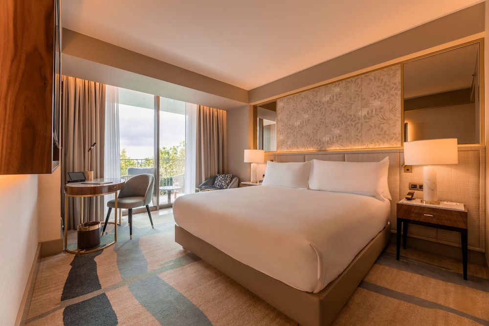 Room, 1 King Bed, Balcony - Photo 4