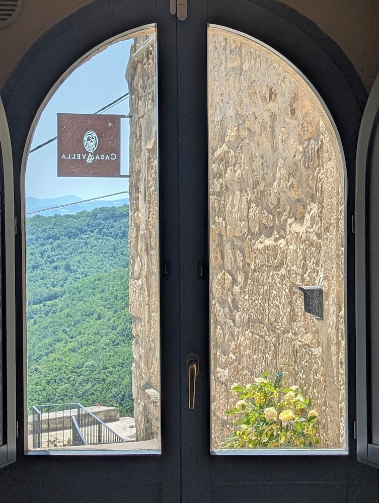 Cavaliera vista montagna photo 3