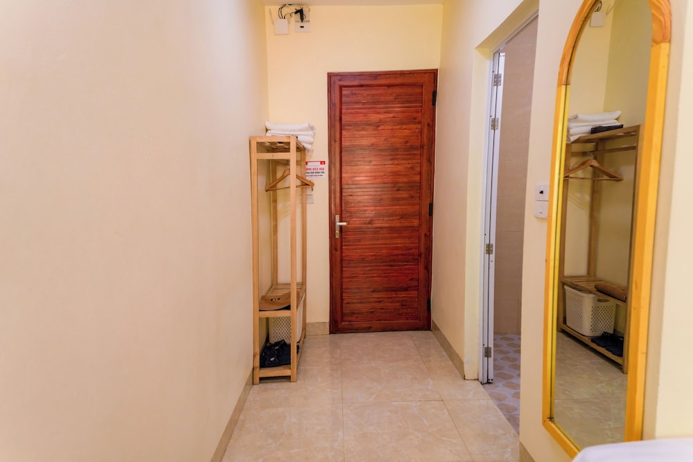 Standard Quadruple Room, 2 Queen Beds, Pool Access, Mountain View