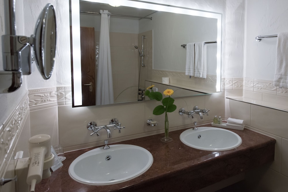 Classic Double Room Woodside View - Photo 16