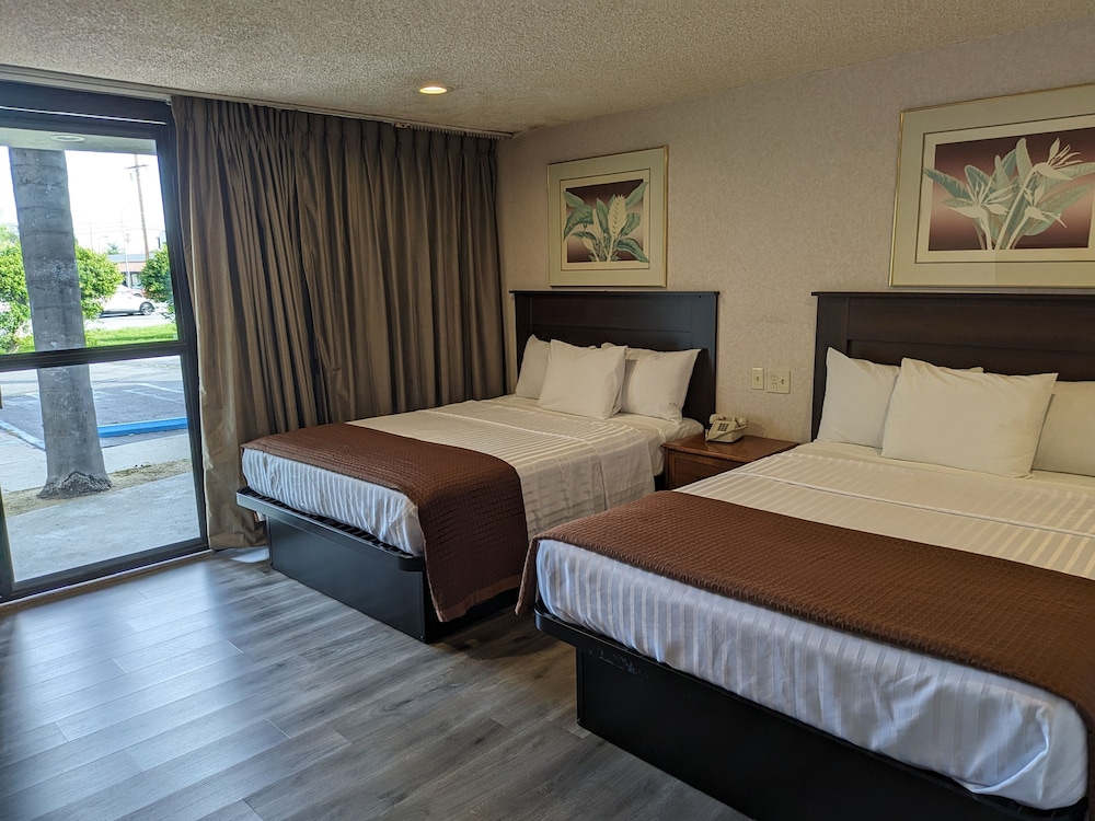 Deluxe Room, 2 Queen Beds, Accessible photo 2
