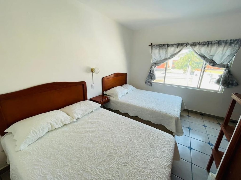 Standard Room, 2 Double Beds photo 3