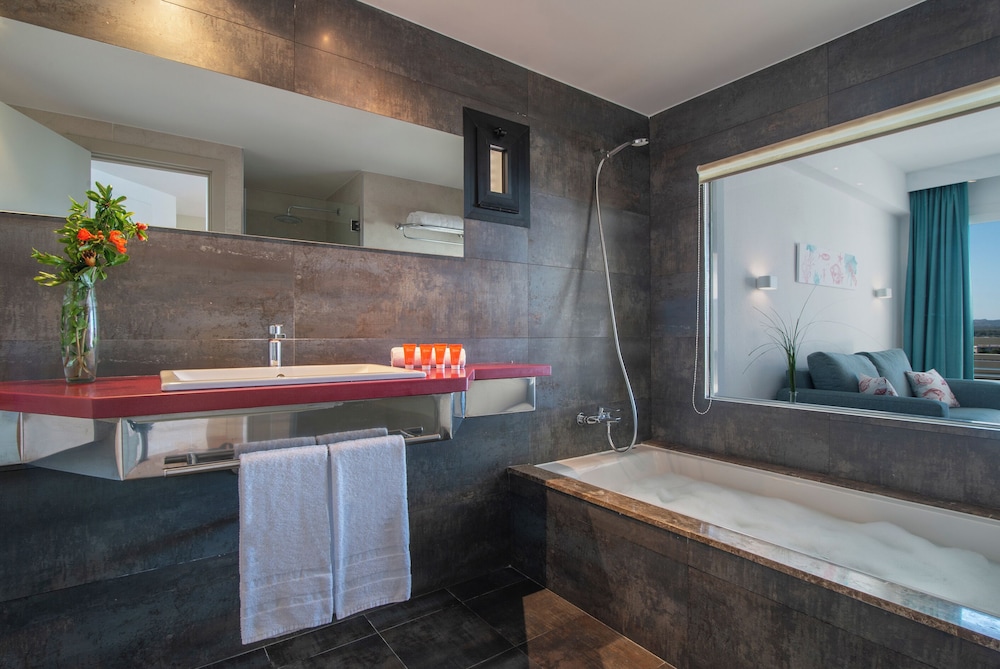 Suite - Photo 7