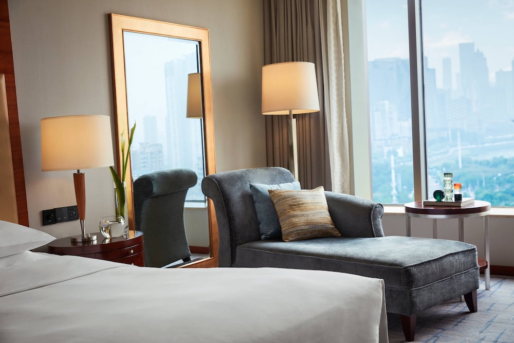 Business Room, 1 King Bed, City View - Photo 3