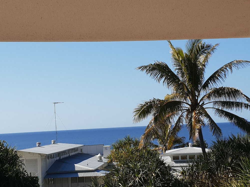 OFFSITE- 3 Bedroom Apartment - Ocean View Opposite Beach photo 3