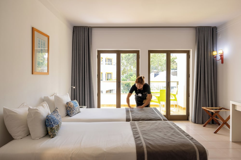 Standard Studio, 2 Twin Beds - Photo 2