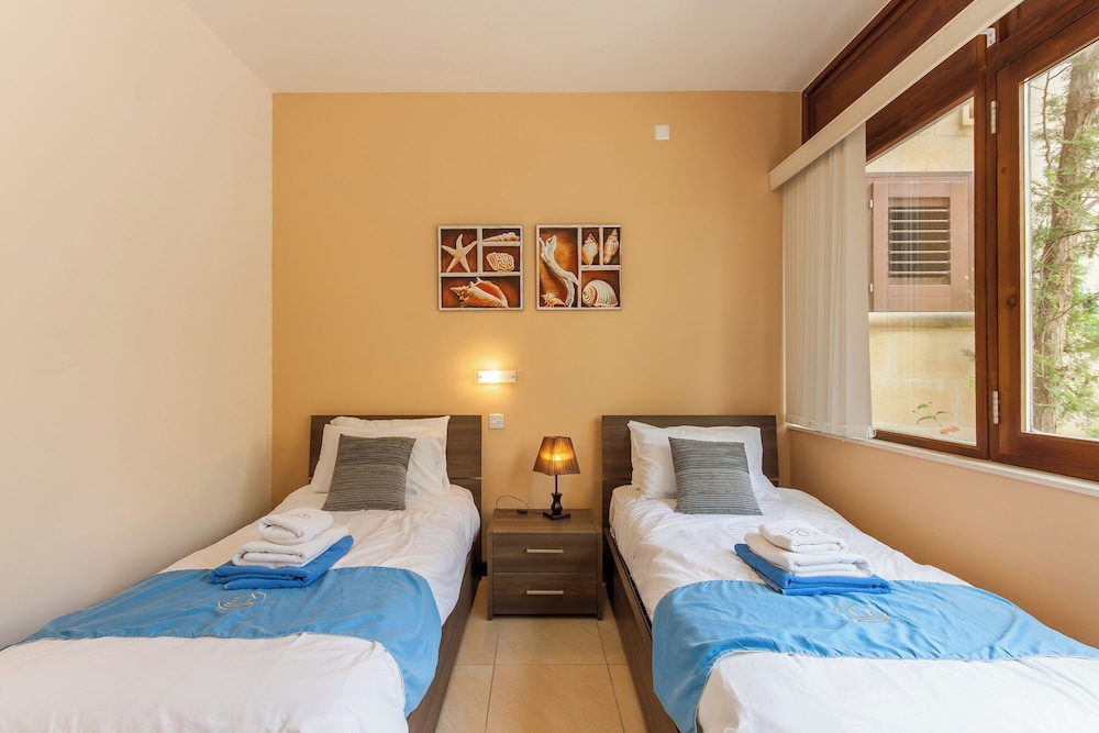 Family House, Multiple Bedrooms, 2 Bathrooms (Getaway Npetto Gozitan Villa) photo 2