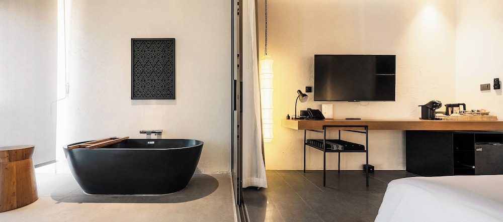 Grand Deluxe Room - Photo 8
