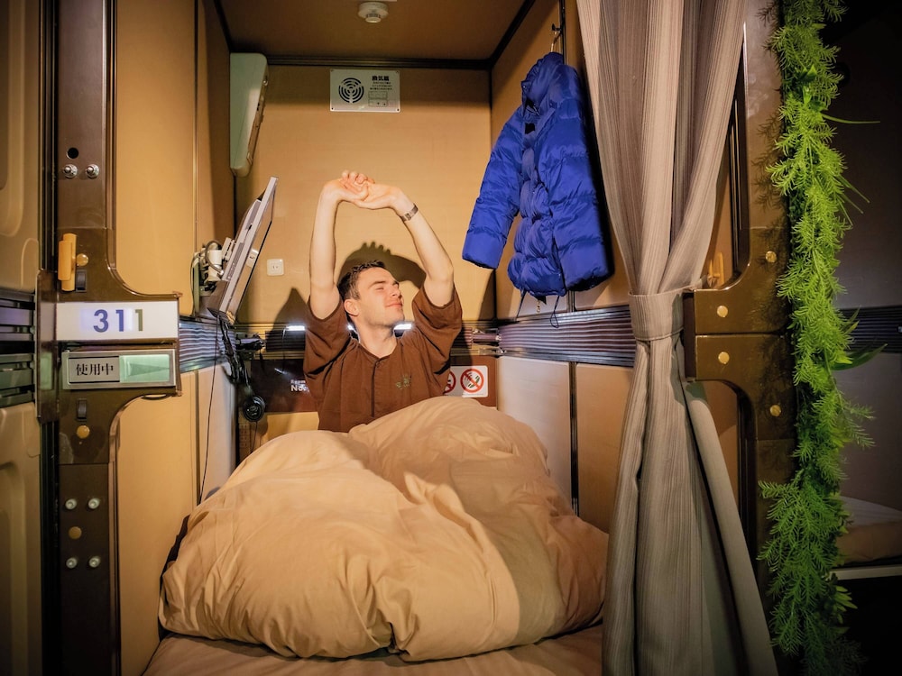 Superior Capsule Room For Male, Non Smoking photo 3