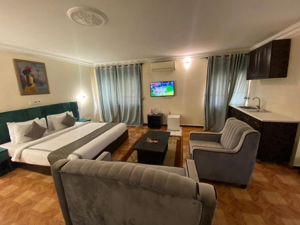 Executive Room - Photo 11