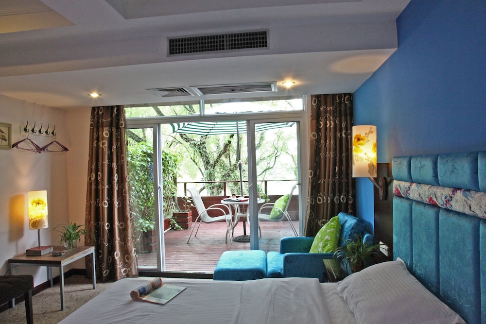 Deluxe Double Room, 1 King Bed, River View photo 3