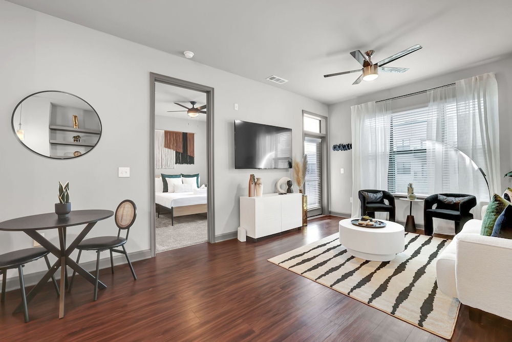 Ebony Ivory Midtown King Bed, Billede 26