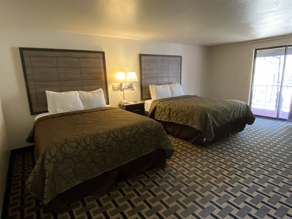 Deluxe Room, 2 Queen Beds, Non Smoking - Photo 4