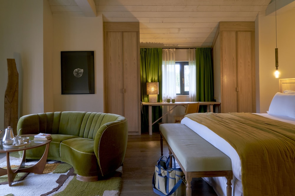 Signature Suite, 1 King Bed, Hot Tub