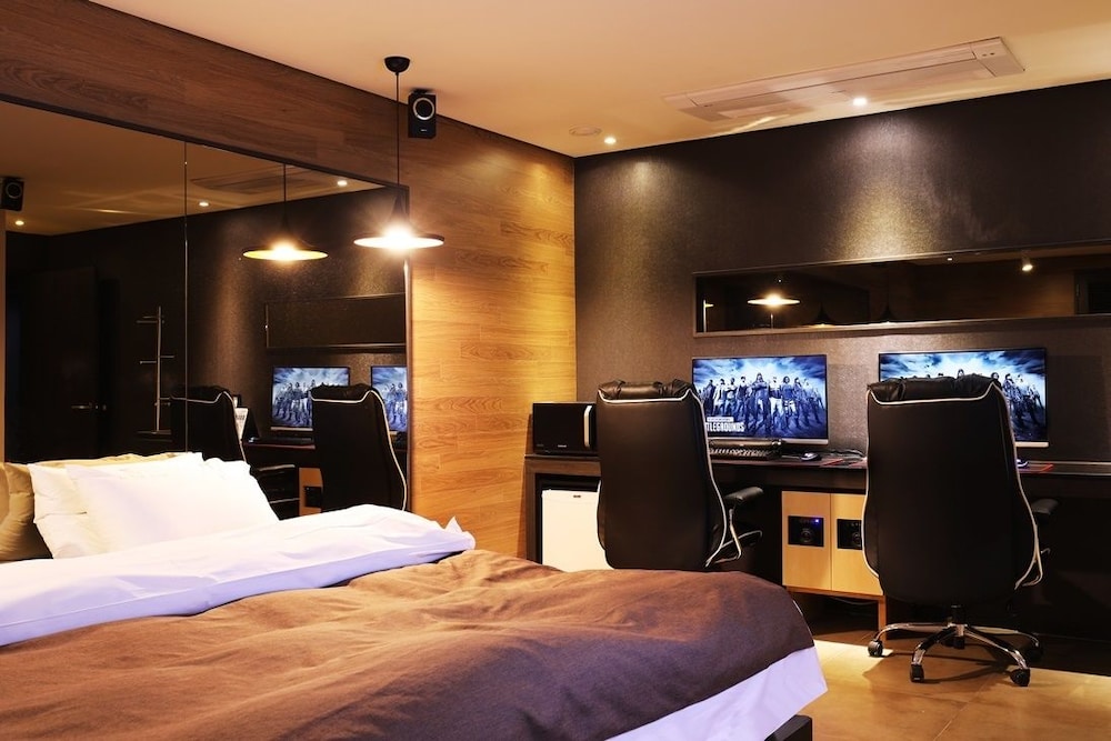 Suite - Photo 17
