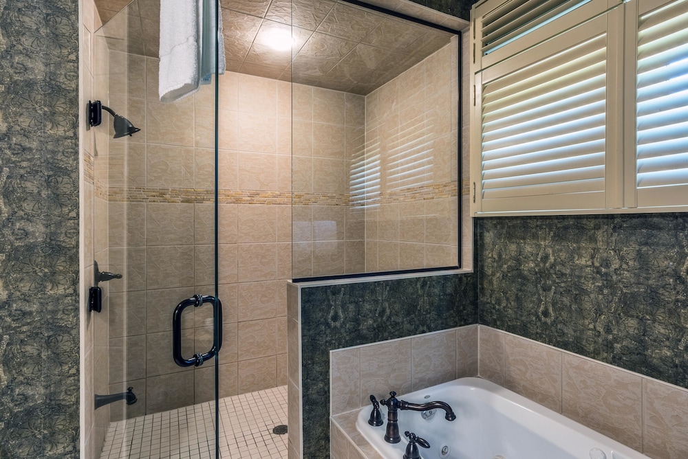Deluxe Townhome, 3 Bedrooms photo 3