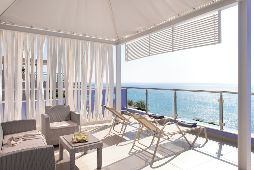 Honeymoon Suite, Sea View photo 3