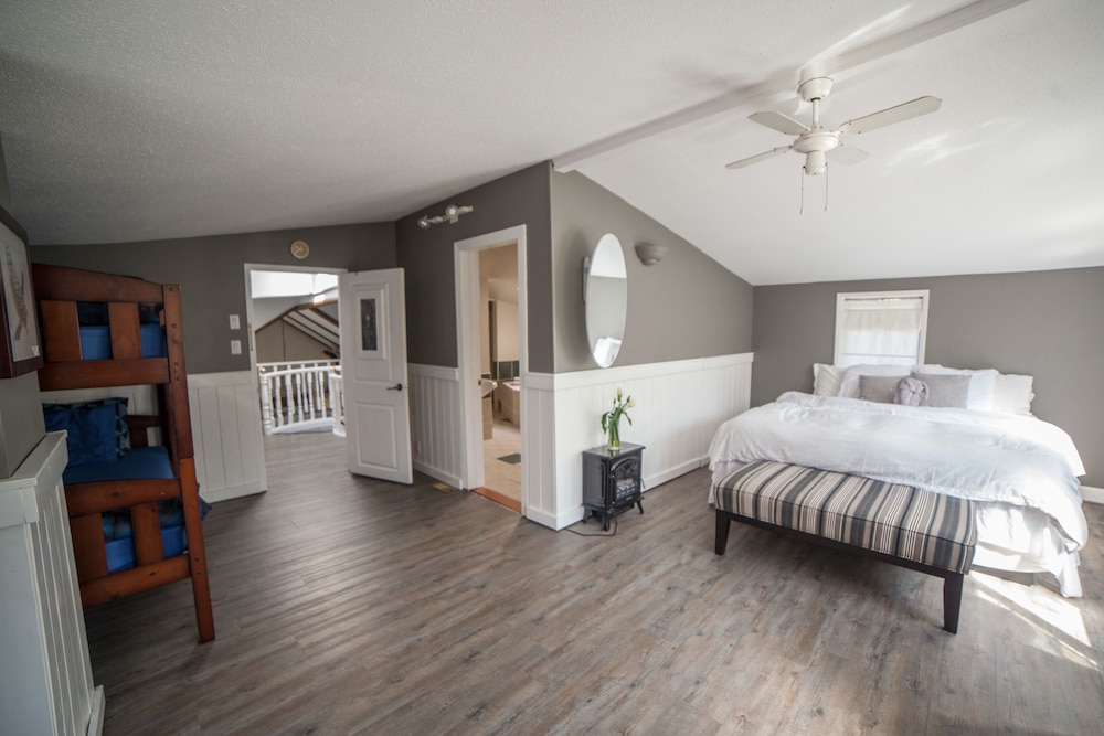 North Suite photo 3