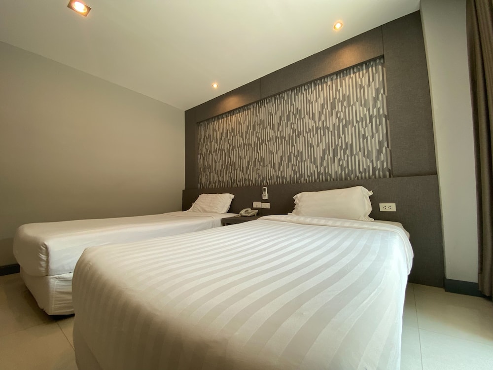 Superior Twin Room, 2 Twin Beds, City View photo 1