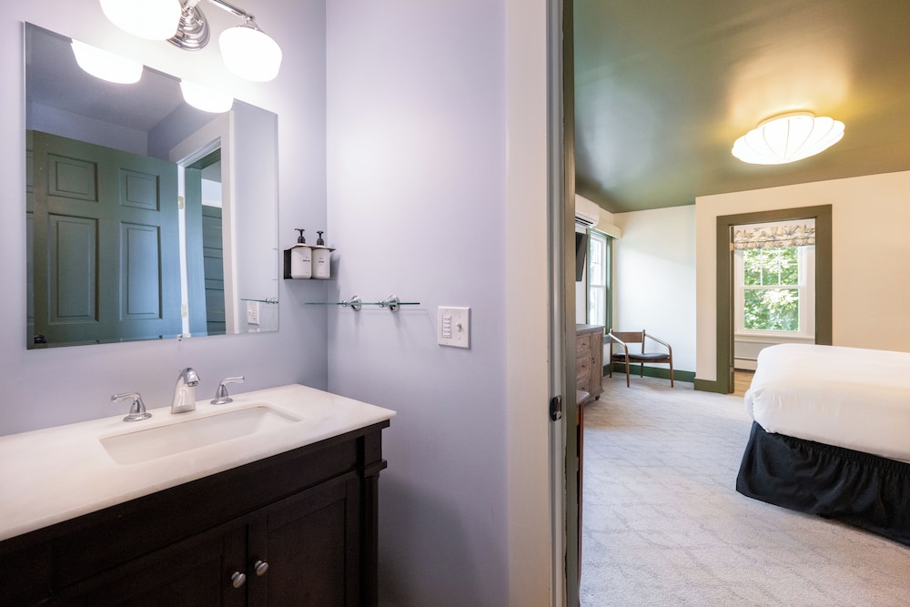 Deluxe Room, 1 King Bed (Whitlock Inn)