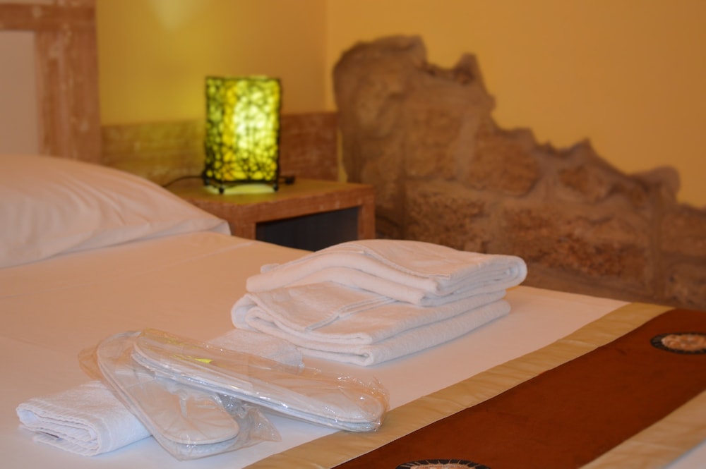 Double or Twin Room, Patio (Gialla) photo 3