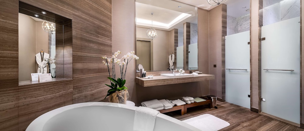 Ocean Suite (Urban Chic Lounge Access) thumbnail 6