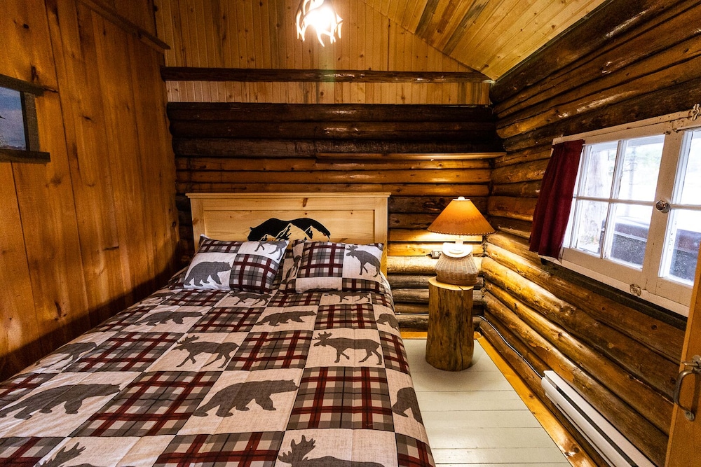 Traditional Cabin, 2 Bedrooms, Kitchenette, River View photo 1