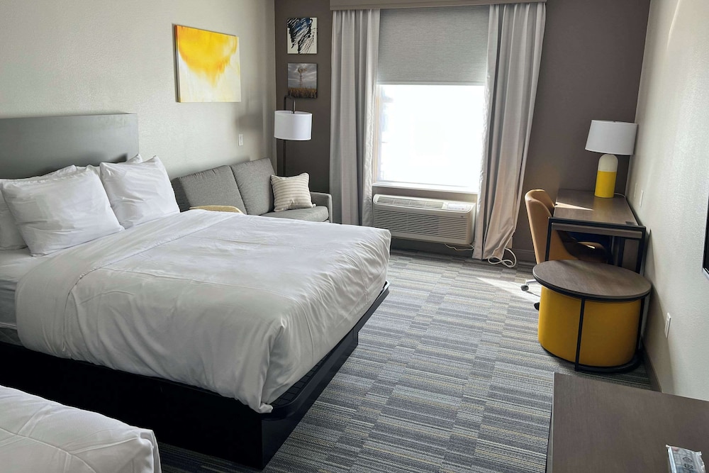 Suite, 2 Queen Beds, Non Smoking photo 1