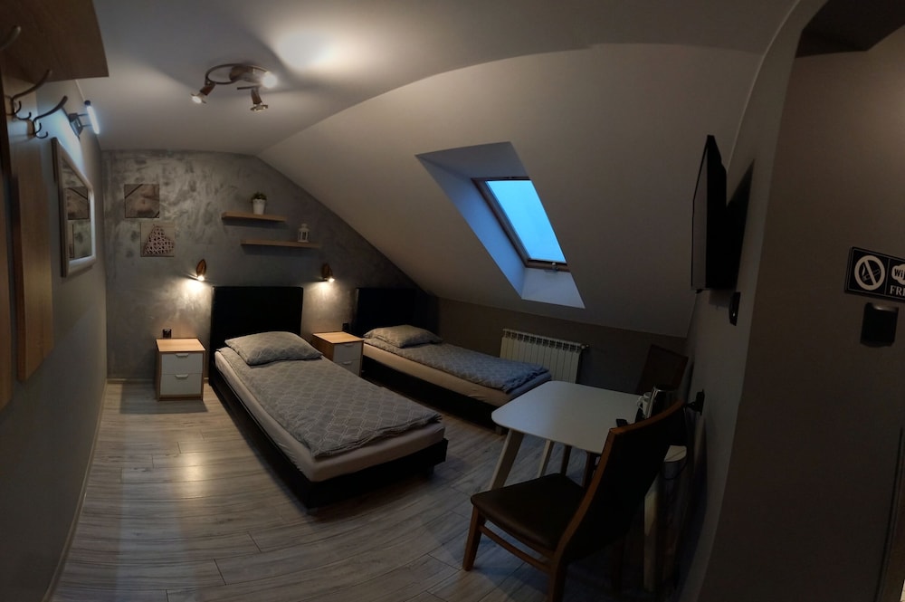 Standard Double Room, 2 Twin Beds, Ensuite, Garden View photo 1
