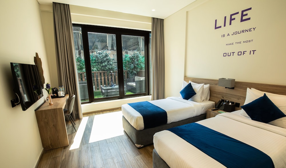 executive twin room ((includes 25% off F&B)) photo 2