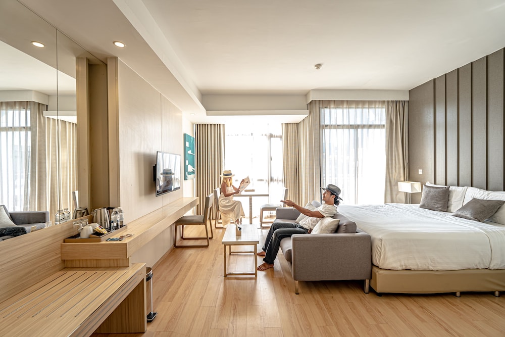 Deluxe Room, Pool View - Photo 6