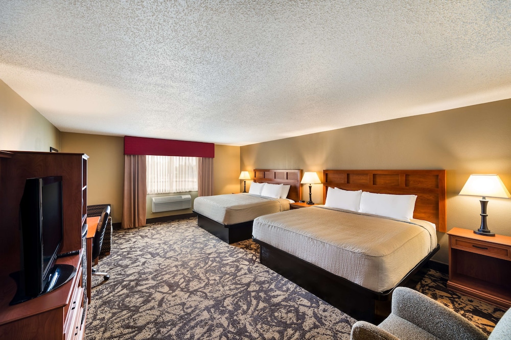Junior Suite, Multiple Beds, Non Smoking, Refrigerator & Microwave photo 1