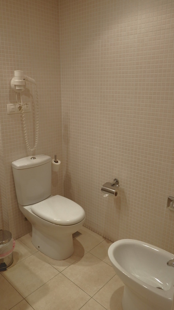 Standard Double Room Single Use - Photo 7