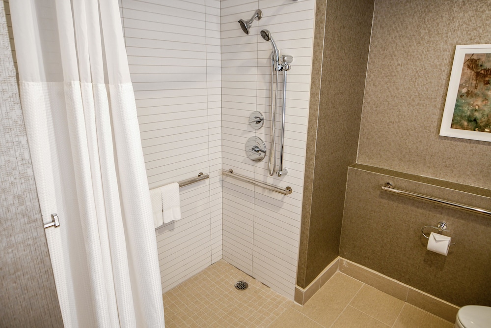 Room, 2 Queen Beds, Accessible - Photo 6