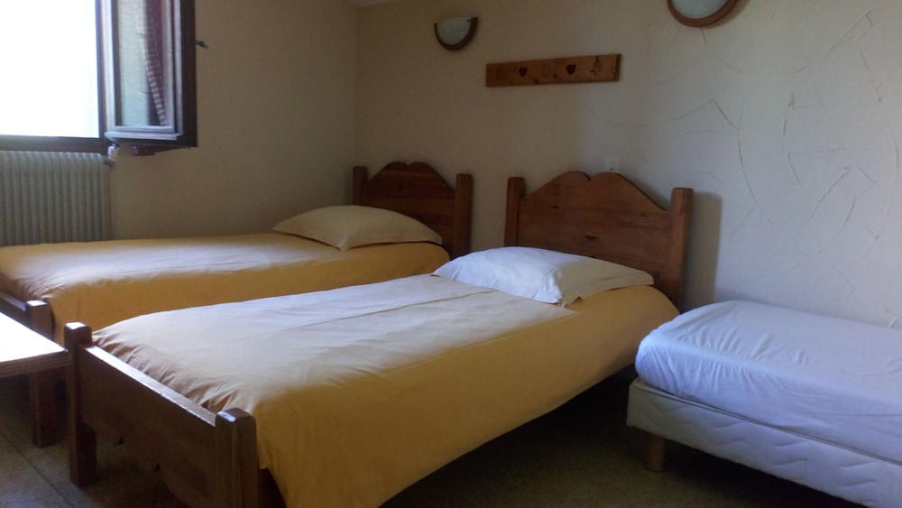 Basic Triple Room photo 3
