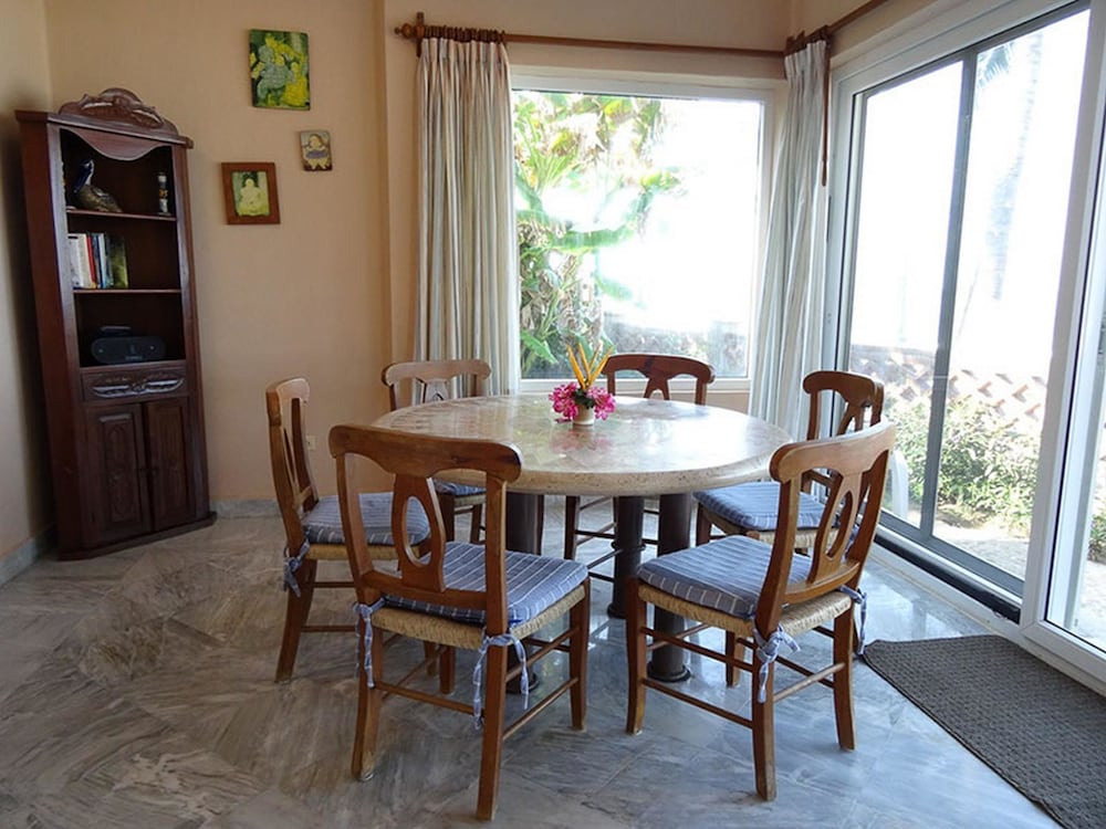 Traditional Townhome, 3 Bedrooms photo 3