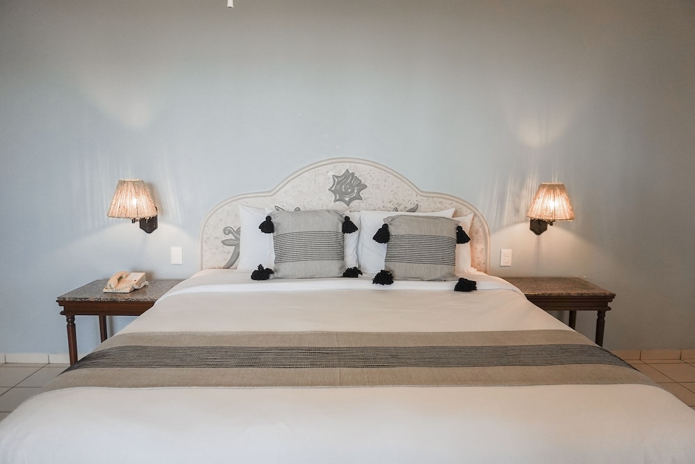 Standard Room, 1 King Bed, Sea View photo 1