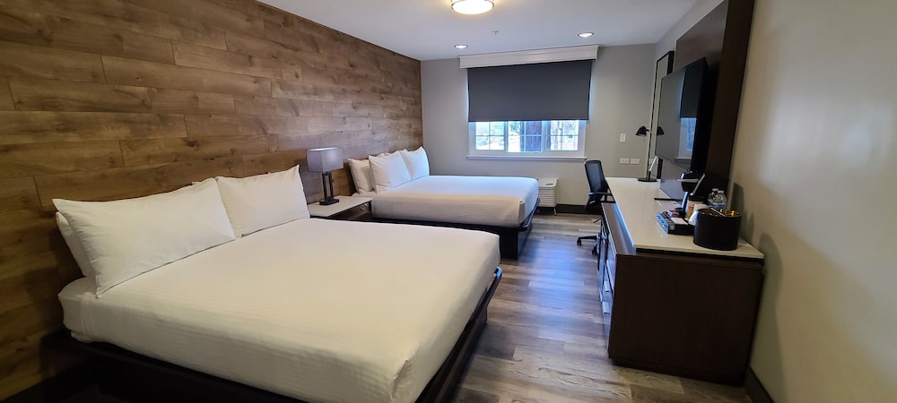 Standard Room, 2 Queen Beds, Non Smoking - Photo 4