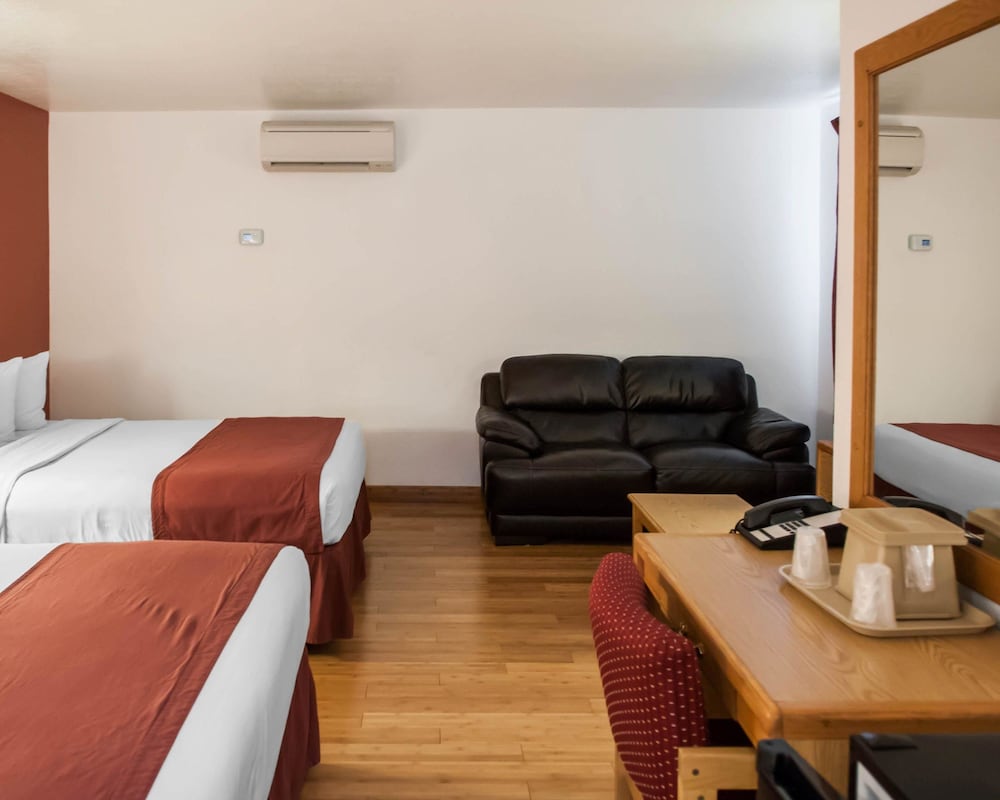 Standard Room, 2 Queen Beds, Non Smoking - Photo 5