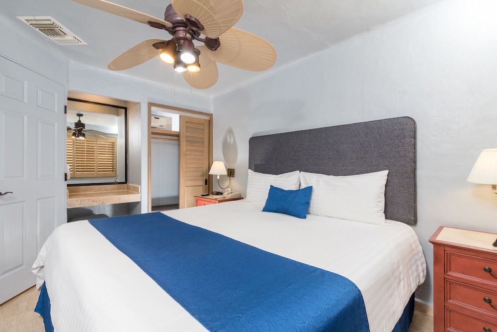 Master Suite Ocean View with Patio King Bed & Sofa Bed - Photo 8