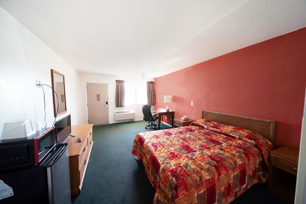 Standard Room, 1 Queen Bed, Non Smoking photo 2