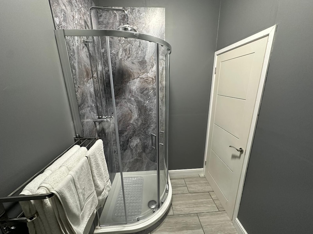 Superior Suite, Ensuite - Photo 2