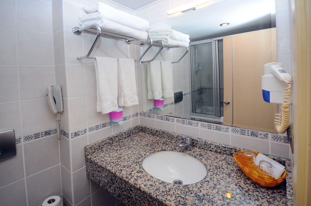 Standard Double or Twin Room photo 3
